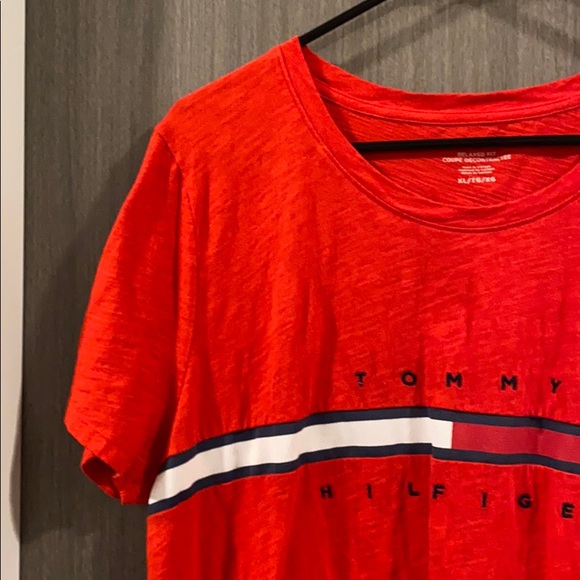 ❗️BOGO❗️Tommy Hilfiger T-Shirt - Picture 5 of 7